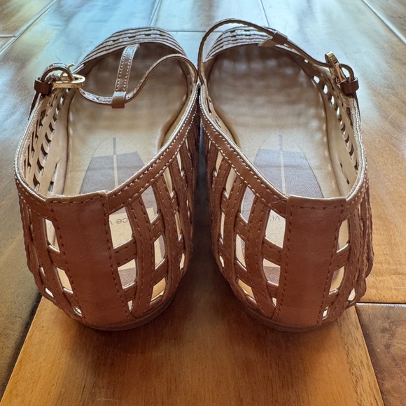 Dolce Vita Rains T-Strap Flat (Women). Good condition size 6 - Picture 4 of 7